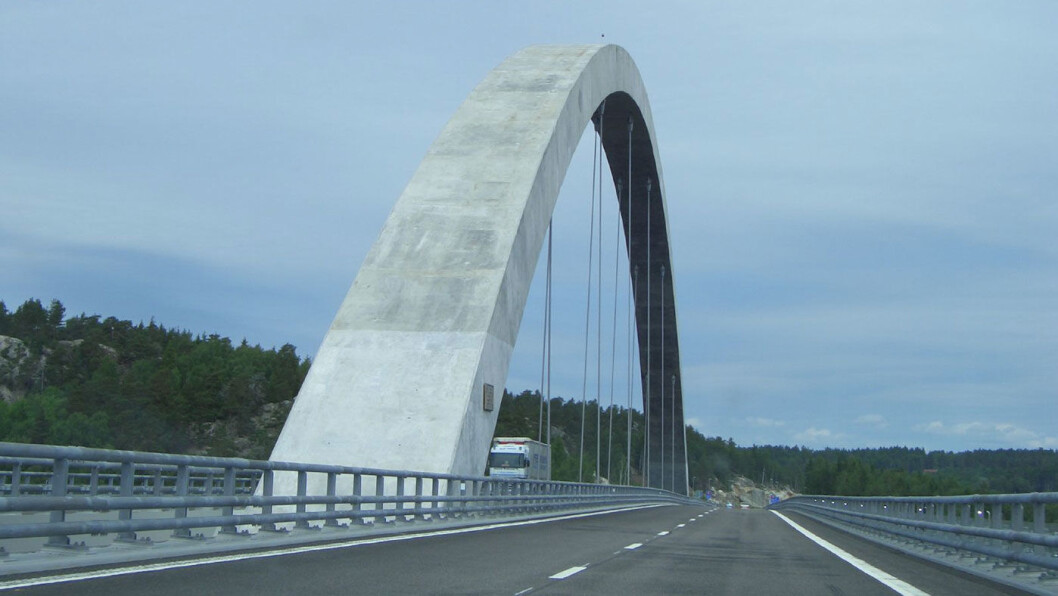 KREVER INNSIKT: Svinesundsforbindelsen hadde ved forrige årsskifte en effektiv lånerente på rekordlave 0,86 prosent.Det er langt under gjennomsnittet i bompenge-Norge, som er på 2,85 prosent. Foto: Asgeir S. Nilsen KREVER INNSIKT: Svinesundsforbindelsen hadde ved forrige årsskifte en effektiv lånerente på rekordlave 0,86 prosent.Det er langt under gjennomsnittet i bompenge-Norge, som er på 2,85 prosent. Foto: Asgeir S. Nilsen