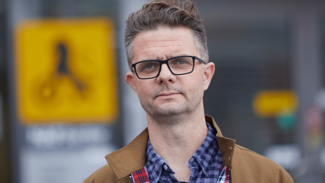 BEDRE KONTROLL: – EU-kontrollen blir dyrere, men jeg tror nok det ikke blir på mer enn noen få hundrelapper. Det viktigste er imidlertid at kvaliteten på kontrollene blir bedre, sier kommunikasjonsrådgiver Nils Sødal i NAF. BEDRE KONTROLL: – EU-kontrollen blir dyrere, men jeg tror nok det ikke blir på mer enn noen få hundrelapper. Det viktigste er imidlertid at kvaliteten på kontrollene blir bedre, sier kommunikasjonsrådgiver Nils Sødal i NAF.