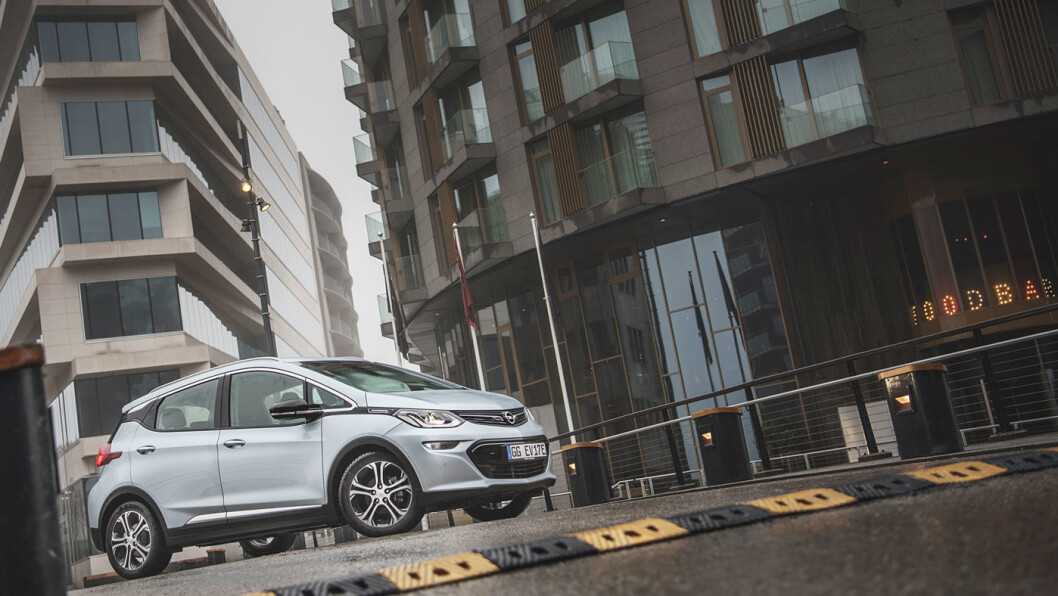 ENDELIG: Mange har ventet lenge på en Opel Ampera-a. Nå er det omsider eksemplarer å få bestilt. ENDELIG: Mange har ventet lenge på en Opel Ampera-a. Nå er det omsider eksemplarer å få bestilt.