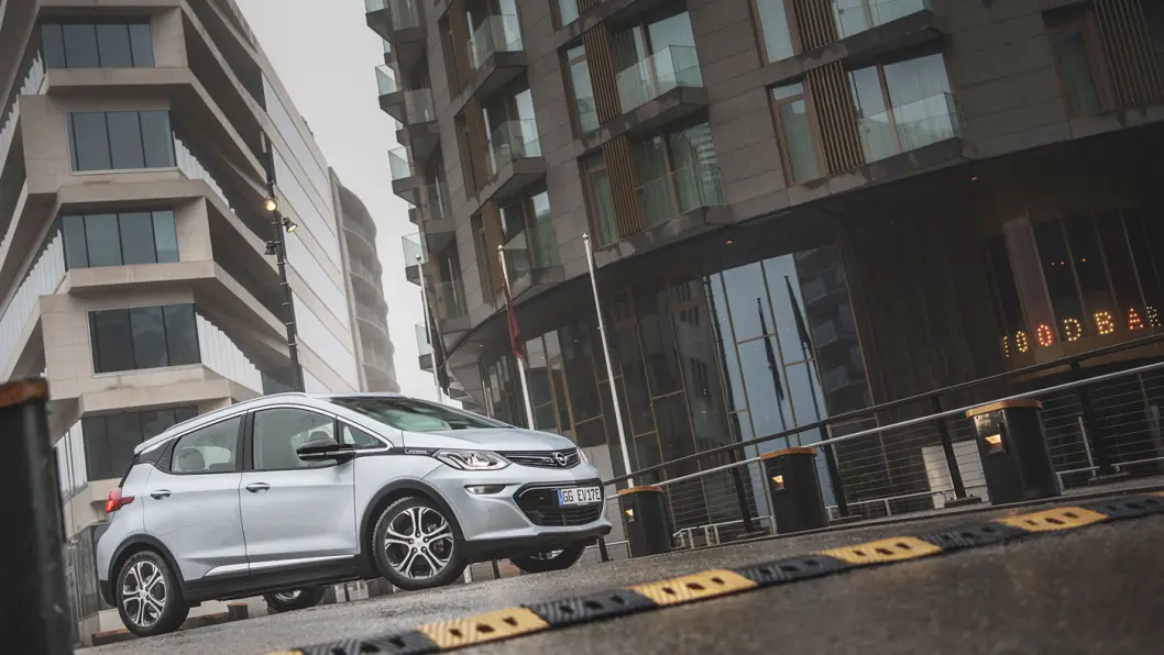 ENDELIG: Mange har ventet lenge på en Opel Ampera-a. Nå er det omsider eksemplarer å få bestilt. ENDELIG: Mange har ventet lenge på en Opel Ampera-a. Nå er det omsider eksemplarer å få bestilt.