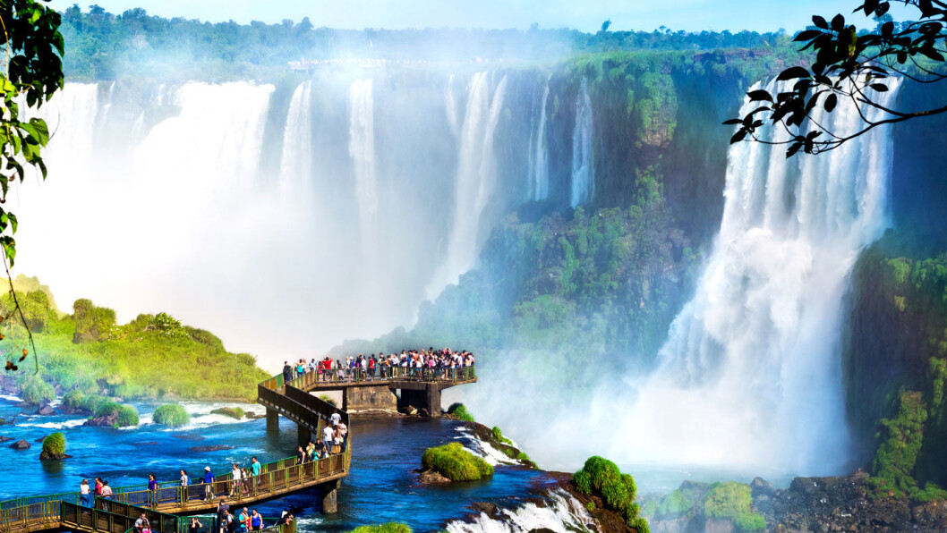 IMPONERENDE: De fantastiske Iguazúfallene ligger på grensen mellom Argentina og Brasil, og nasjonalparkene på begge sider av grensen står på UNESCOs verdensarvliste. IMPONERENDE: De fantastiske Iguazúfallene ligger på grensen mellom Argentina og Brasil, og nasjonalparkene på begge sider av grensen står på UNESCOs verdensarvliste.