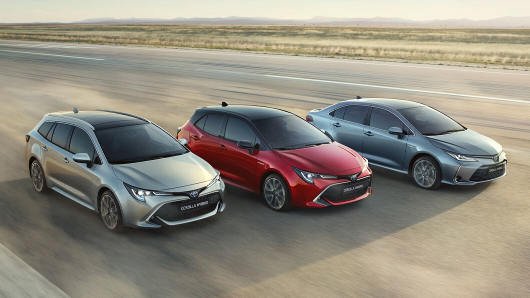 NORGESKLAR: Nye Corolla er blitt langt mer sporty og elegant. Borte er det trauste preget vi forbinder med modellnavnet. Her er modellen i tre karosserivarianter: Stasjonsvogn, 5-dørs kombi og sedan. NORGESKLAR: Nye Corolla er blitt langt mer sporty og elegant. Borte er det trauste preget vi forbinder med modellnavnet. Her er modellen i tre karosserivarianter: Stasjonsvogn, 5-dørs kombi og sedan.
