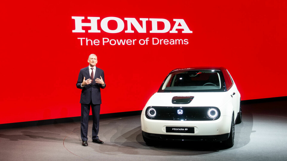 BYBIL: Honda e Prototype ble avduket av Honda-sjefen Tom Gardner på Genève-utstillingen tirsdag.