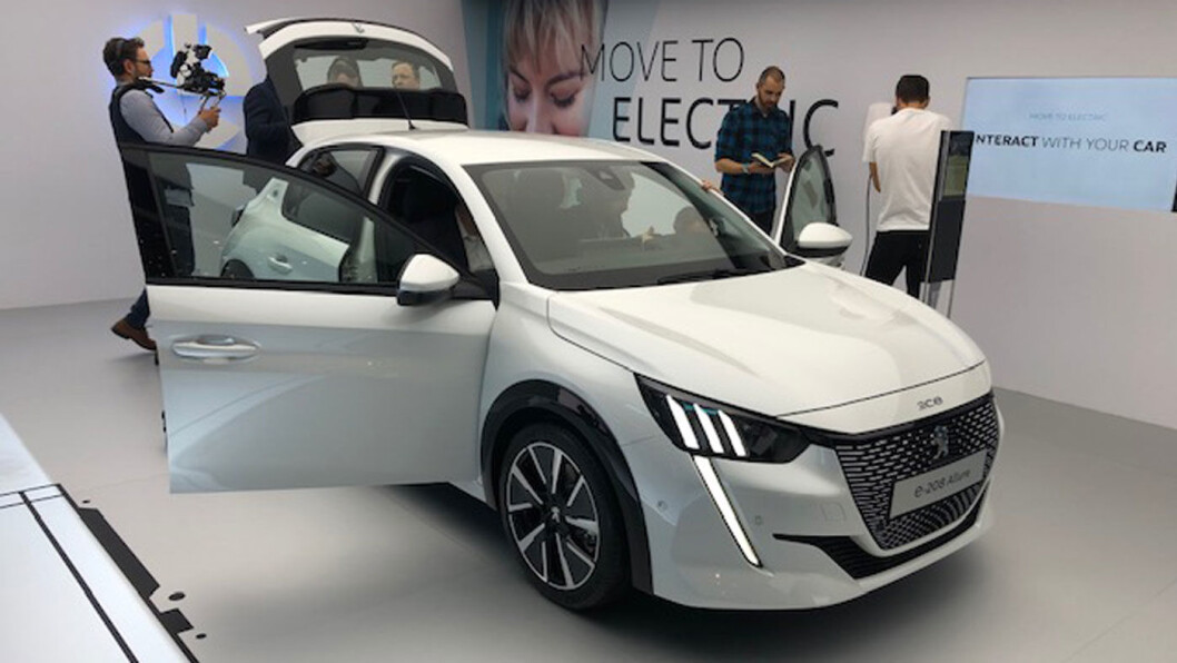 POPULÆR: Peugeots elbilsatsing i småbilklassen, e-208, er allerede blitt godt mottatt på det norske markedet. Foto: Øivind A. Monn-Iversen POPULÆR: Peugeots elbilsatsing i småbilklassen, e-208, er allerede blitt godt mottatt på det norske markedet. Foto: Øivind A. Monn-Iversen