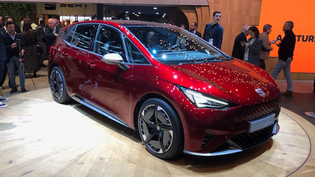 EL-VINNER? Seat kommer snart på veien med denne kompakte elbilen, bygd på en Volkswagens nye elbilplattform. Foto: Øivind A. Monn-Iversen EL-VINNER? Seat kommer snart på veien med denne kompakte elbilen, bygd på en Volkswagens nye elbilplattform. Foto: Øivind A. Monn-Iversen