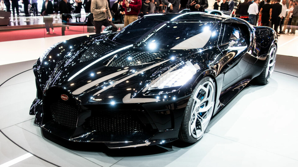 KJAPPFOT: Den svarte bilen, Bugatti Chiron La Voiture Noire, er laget i ett eneste eksemplar. Foto: Peter Raaum