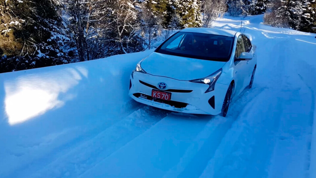 OVERBEVISENDE: Nye Toyota Prius kom seg godt fram på krevende norsk vinterføre. OVERBEVISENDE: Nye Toyota Prius kom seg godt fram på krevende norsk vinterføre.