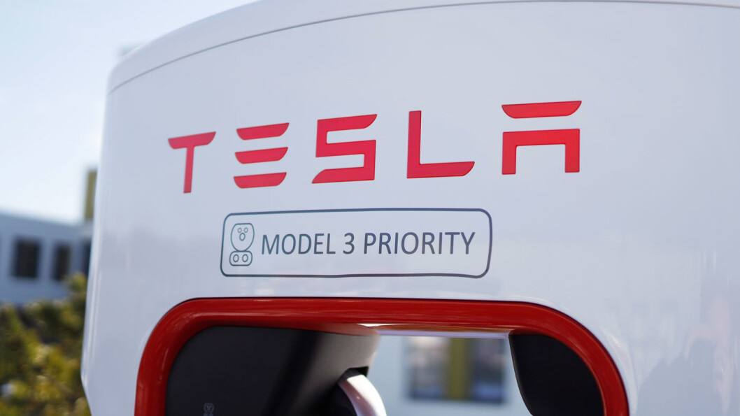 KLAR MELDING: Her på Stjørdal og på flere andre ladestasjoner til Tesla er Model 3 prioritert i ladekøen. Foto: Per A. Moan/Stjørdal foto KLAR MELDING: Her på Stjørdal og på flere andre ladestasjoner til Tesla er Model 3 prioritert i ladekøen. Foto: Per A. Moan/Stjørdal foto