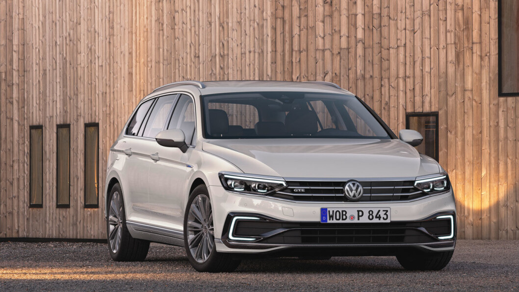 ET LITE STYKKE NORGE: Nordmenn elsker Passat, og vil ganske sikre bidra til at den åttende generasjonen vipper det samlede Passat-salget over 300.000 biler. Her er nye GTE. ET LITE STYKKE NORGE: Nordmenn elsker Passat, og vil ganske sikre bidra til at den åttende generasjonen vipper det samlede Passat-salget over 300.000 biler. Her er nye GTE.