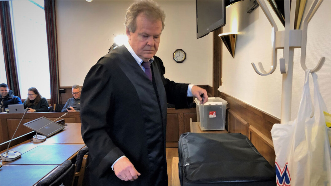 PÅSTAND: Aktor, politiadvokat Nils Vegard, krever fengsel i 3,5 år og fradømmelse av retten til å drive næringsvirksomhet for alltid for bruktbilforhandleren fra Fredrikstad. Foto: Geir Røed PÅSTAND: Aktor, politiadvokat Nils Vegard, krever fengsel i 3,5 år og fradømmelse av retten til å drive næringsvirksomhet for alltid for bruktbilforhandleren fra Fredrikstad. Foto: Geir Røed