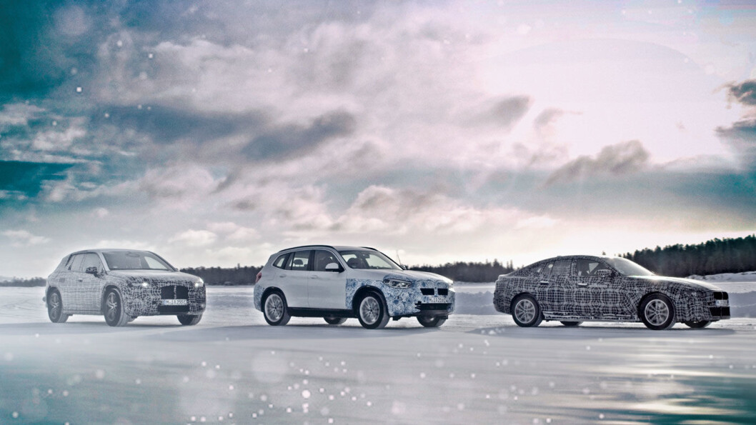 ISKALDT: Her er de tre nye elbilene fra BMW under vintertesting langt nord i Sverige. Fra venstre: iNext, iX3 og i4. Foto: BMW ISKALDT: Her er de tre nye elbilene fra BMW under vintertesting langt nord i Sverige. Fra venstre: iNext, iX3 og i4. Foto: BMW