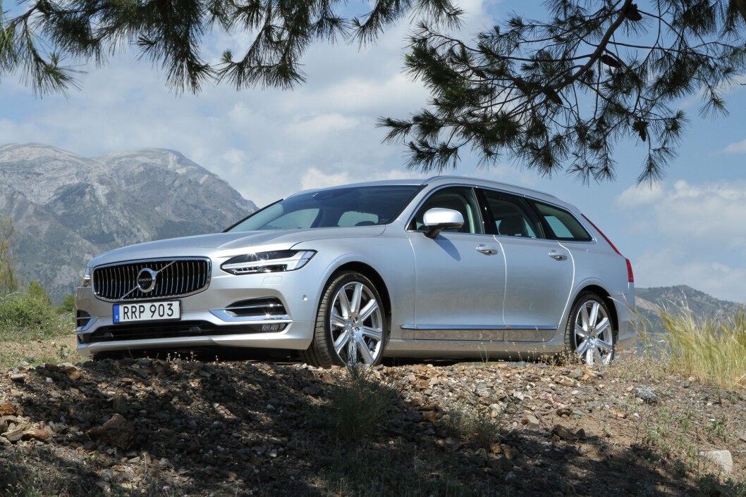 ELEGANT: Volvo V90 er ikke bare elegant. Den er også svært sikker og komfortabel. Foto: Rune Korsvoll ELEGANT: Volvo V90 er ikke bare elegant. Den er også svært sikker og komfortabel. Foto: Rune Korsvoll