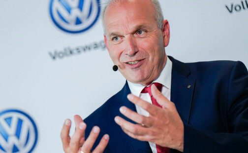 VW sparker toppsjefer over en lav sko