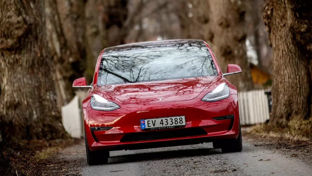 FAVORITT: Tesla Model 3 er ikke bare populær på det norske markedet. Nå er den en av sju kandidater til tittelen «Årets bil i Europa». Foto: Tomm W. Christiansen