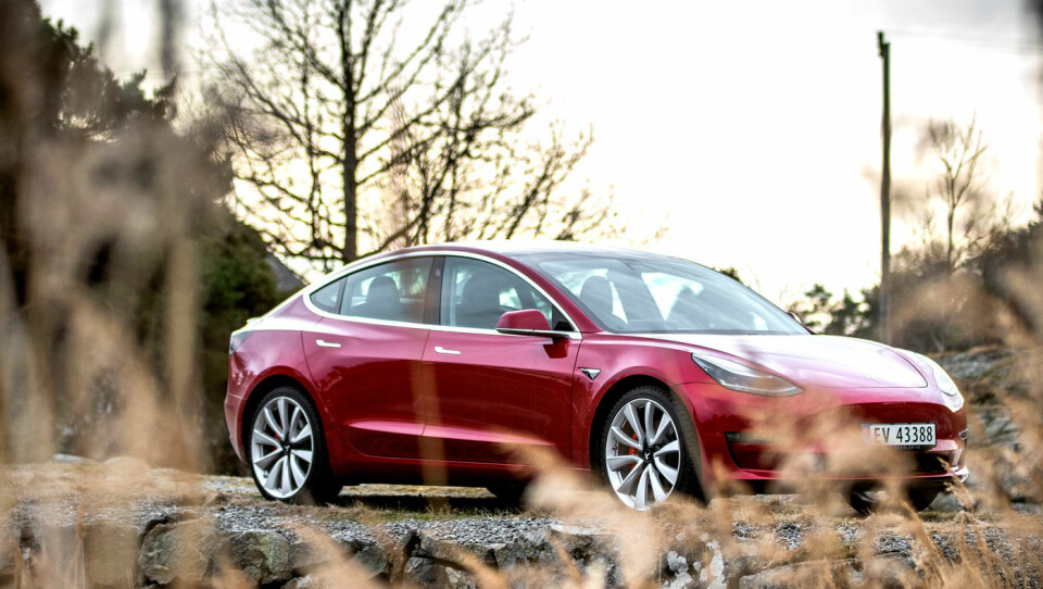 BESTSELGER: Årets suverent mest solgte bilmodell er elektrisk – Tesla Model 3. Foto: Tomm W. Christiansen