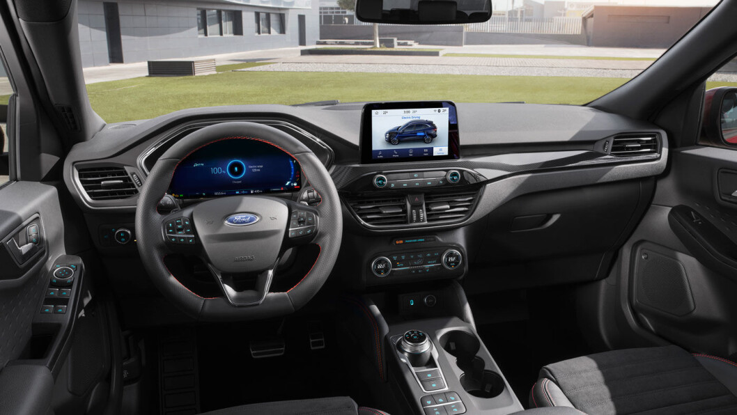 FRESHERE: Tredje generasjon Ford Kuga har fått et stiligere førermiljø. FRESHERE: Tredje generasjon Ford Kuga har fått et stiligere førermiljø.