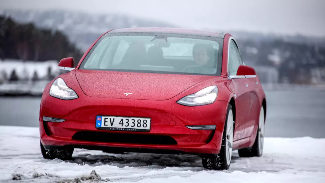 STERK KRITIKK: Tesla Model 3 har en svært høy pris i Sverige, og vurderes deretter. Magasinet «Vi Bilägare» er ikke imponert. Foto: Tomm W. Christiansen