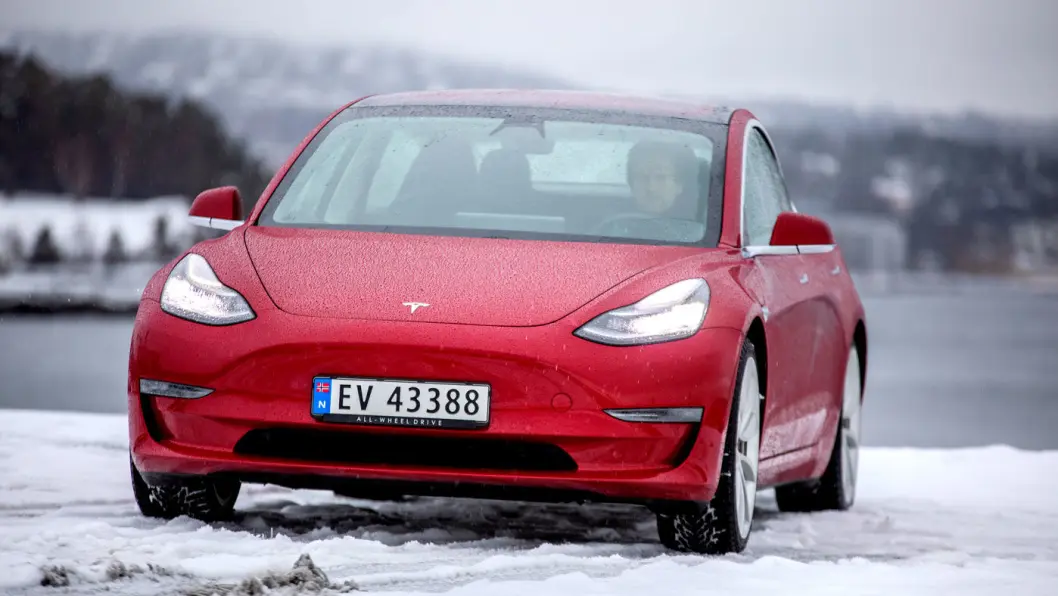 STERK KRITIKK: Tesla Model 3 har en svært høy pris i Sverige, og vurderes deretter. Magasinet «Vi Bilägare» er ikke imponert. Foto: Tomm W. Christiansen STERK KRITIKK: Tesla Model 3 har en svært høy pris i Sverige, og vurderes deretter. Magasinet «Vi Bilägare» er ikke imponert. Foto: Tomm W. Christiansen