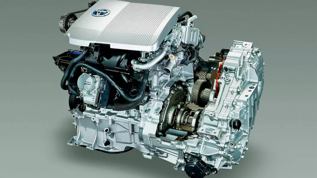DELER TEKNOLOGIEN: Toyota letter på topplokket, ikke bare på motorene, men på svært mye av det de har patentert rundt elektrifiserte kjøretøy. Foto: Toyota Motor