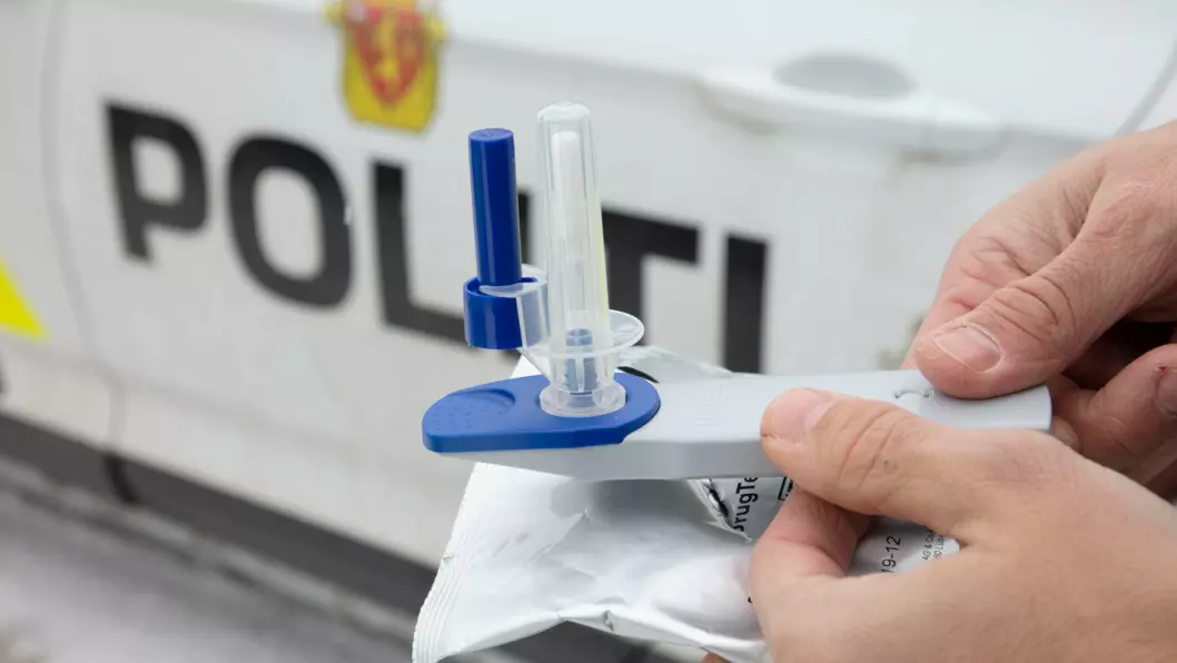 AVSLØRER: Denne spytt-testeren avslører om du er påvirket av narkotika eller piller. Foto: Geir Olsen
