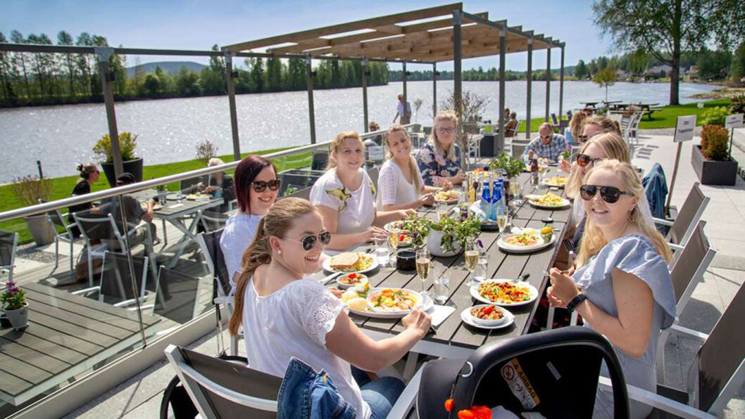 EN GOD PAUSE: Det er ikke likegyldig hvor du stopper for å spise og hente energi når du er ute og kjører. Sanngrund langs E16 på grensen mellom Hedmark og Akershus, vant Årets veimat 2018. Foto: Mette Randem EN GOD PAUSE: Det er ikke likegyldig hvor du stopper for å spise og hente energi når du er ute og kjører. Sanngrund langs E16 på grensen mellom Hedmark og Akershus, vant Årets veimat 2018. Foto: Mette Randem