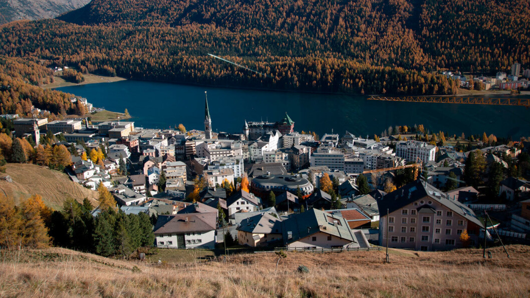 OL-BYEN: Elegante St. Moritz er kanskje verdens mest kjente vinterlandsby. Da OL ble arrangert her i 1928 stod tre nordmenn øverst på pallen. Foto: Peter Raaum OL-BYEN: Elegante St. Moritz er kanskje verdens mest kjente vinterlandsby. Da OL ble arrangert her i 1928 stod tre nordmenn øverst på pallen. Foto: Peter Raaum