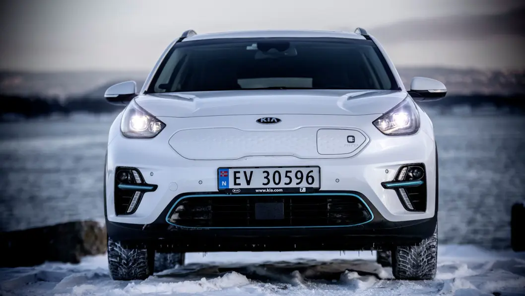 POPULÆR: Kia e-Niro er en populær eksportbil fra det svenske markedet. Men utviklingen hemmer fornyelsen av bilparken og misbruker svenskenes skattepenger, mener Sveriges største aktør inne bilauksjon. Foto: Tomm W. Christiansen POPULÆR: Kia e-Niro er en populær eksportbil fra det svenske markedet. Men utviklingen hemmer fornyelsen av bilparken og misbruker svenskenes skattepenger, mener Sveriges største aktør inne bilauksjon. Foto: Tomm W. Christiansen