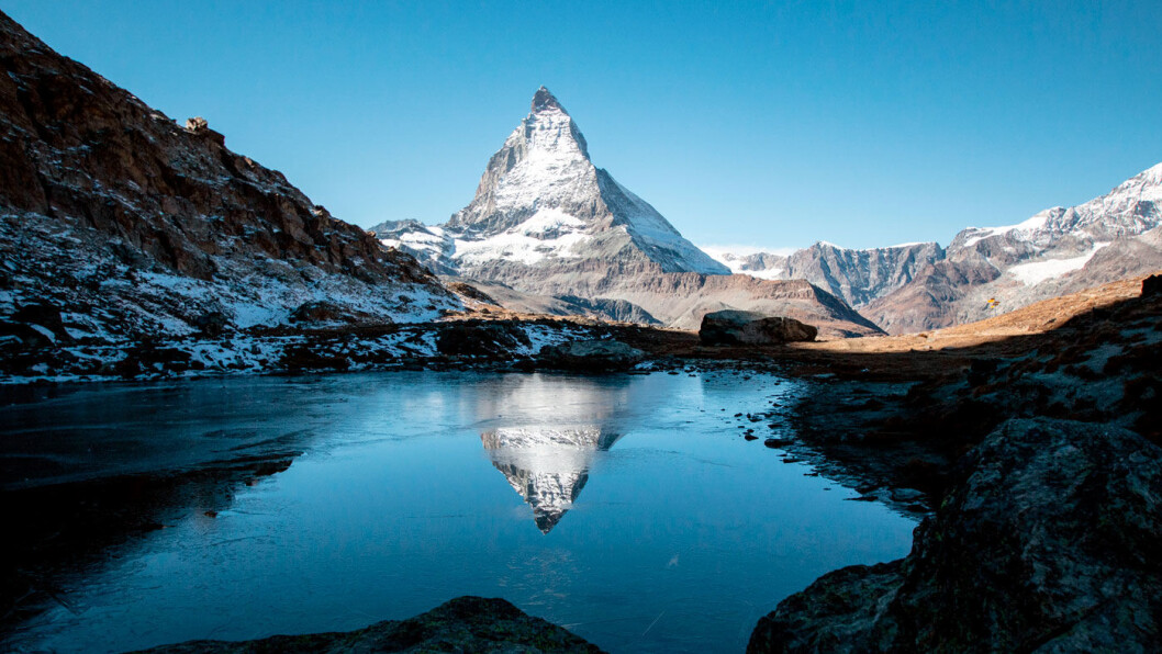 Med tog i de fantastiske fjellene i Sveits