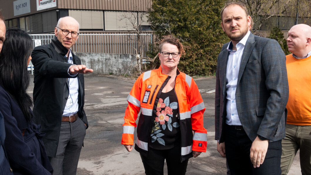 STUDIETUR: Statsråd Jon Georg Dale (t.h.) med prosjektleder Lise-Lotte Bjarnadottir og regionvegsjef Per Morten Lund under befaring langs den såkalte østkorridoren i Oslo torsdag. Foto: Peter Raaum STUDIETUR: Statsråd Jon Georg Dale (t.h.) med prosjektleder Lise-Lotte Bjarnadottir og regionvegsjef Per Morten Lund under befaring langs den såkalte østkorridoren i Oslo torsdag. Foto: Peter Raaum
