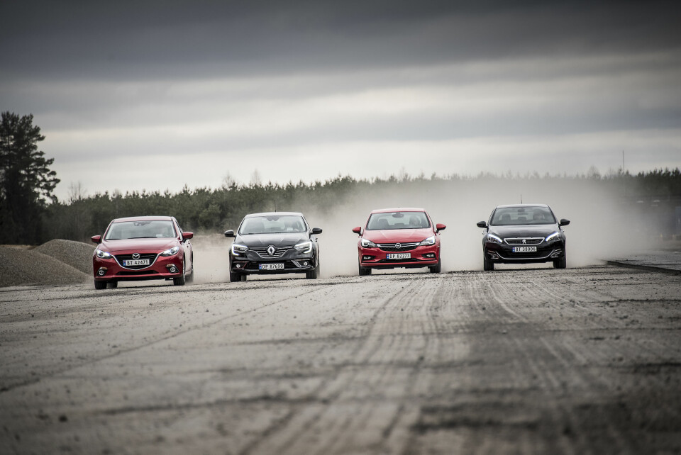OVERRASKER: Opel Astra, Renault Mégane, Mazda 3 og Peugeot 308 overrasker oss stort og bør absolutt stå på listen over biler du prøvekjører når du skal ha ny bil i kompakt-klassen. Foto: Jon Terje Hellgren Hansen