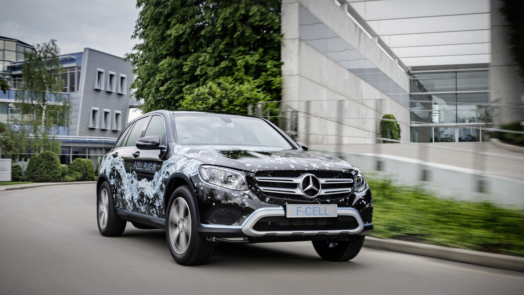 VERDENS FØSTE: Mercedes GLC F-Cell blir verdens første ladbare hydrogenbil når den kommer i salg neste år. Foto: Mercedes VERDENS FØSTE: Mercedes GLC F-Cell blir verdens første ladbare hydrogenbil når den kommer i salg neste år. Foto: Mercedes