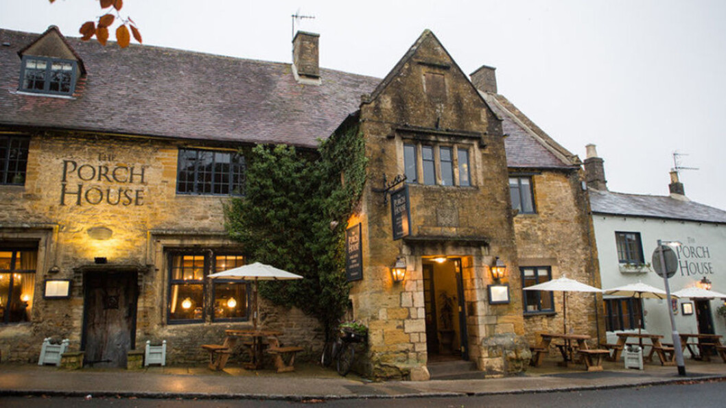 THE PORCH HOUSE: Det er ganske spesielt å overnatte i Englands eldste inn, et hus fra år 947. Foto: Visit Britain THE PORCH HOUSE: Det er ganske spesielt å overnatte i Englands eldste inn, et hus fra år 947. Foto: Visit Britain