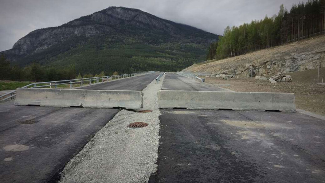 IKKE SOM PLANLAGT: Her er E6 i Gudbrandsdalen, like sør for Sjoa. Utbygging starter tidligst i 2023, sterkt forsinket, samtidig som inntektene svikter ved passeringene lenger sør. Foto: Geir Røed IKKE SOM PLANLAGT: Her er E6 i Gudbrandsdalen, like sør for Sjoa. Utbygging starter tidligst i 2023, sterkt forsinket, samtidig som inntektene svikter ved passeringene lenger sør. Foto: Geir Røed