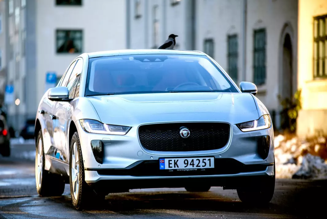 LEKKER: Vi gir Jaguar I-Pace maksimalt med poeng for designet. Bilen er både sporty og elegant, og tar med seg merkets historie inn i framtiden. Foto: Tomm W. Christiansen