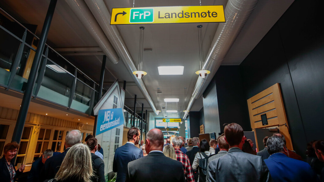 VIL IKKE BETALE: Bilistene skal ikke lenger finansiere andre trafikanters transport-hverdag i byområdene. Det vedtar Frp på sitt landsmøte i helgen – stikk i strid med den nasjonale transportplanen partiet banket gjennom for to år siden. Foto: Lise Åserud/NTB scanpix VIL IKKE BETALE: Bilistene skal ikke lenger finansiere andre trafikanters transport-hverdag i byområdene. Det vedtar Frp på sitt landsmøte i helgen – stikk i strid med den nasjonale transportplanen partiet banket gjennom for to år siden. Foto: Lise Åserud/NTB scanpix