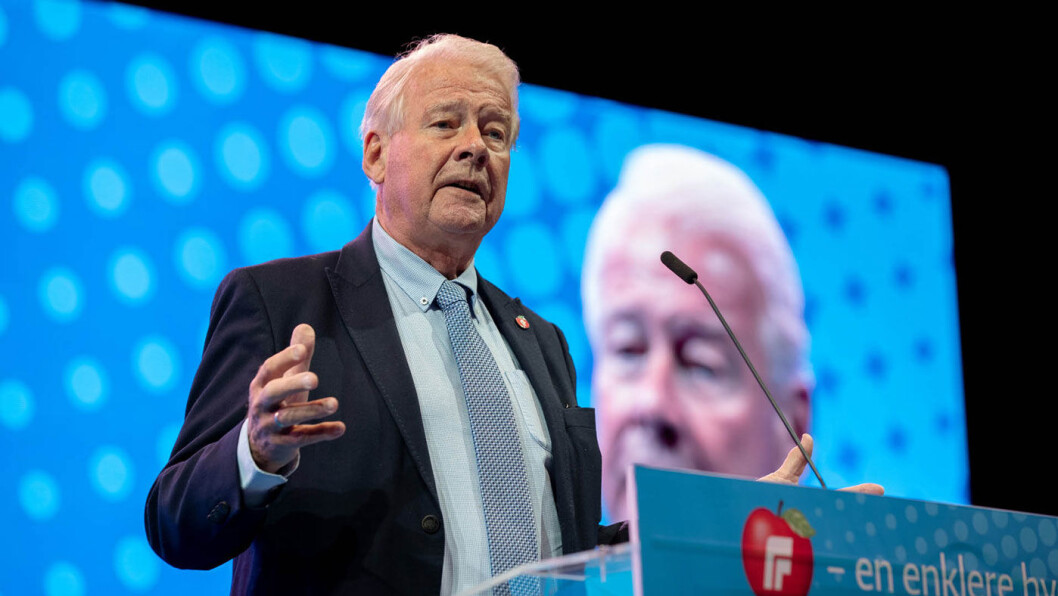 VELGER RÅDHUSET: Frp-nestor Carl I. Hagen har søkt perm fra onsdagens Stortingsmøte når tre bompengevedtak skal bankes gjennom. Foto: Frp VELGER RÅDHUSET: Frp-nestor Carl I. Hagen har søkt perm fra onsdagens Stortingsmøte når tre bompengevedtak skal bankes gjennom. Foto: Frp