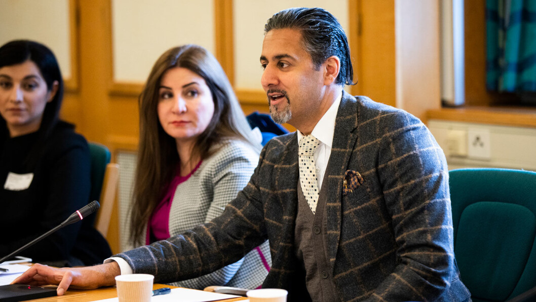 REKORDBLØFF: Venstre-topp Abid Raja mener Frps bompengeutspill er tidenes valgbløff. – Det er helt urealistisk, og det er økonomisk uansvarlig, særlig fra et parti som nå sitter med finansministeren, sier han til NTB. Foto: Stortinget REKORDBLØFF: Venstre-topp Abid Raja mener Frps bompengeutspill er tidenes valgbløff. – Det er helt urealistisk, og det er økonomisk uansvarlig, særlig fra et parti som nå sitter med finansministeren, sier han til NTB. Foto: Stortinget
