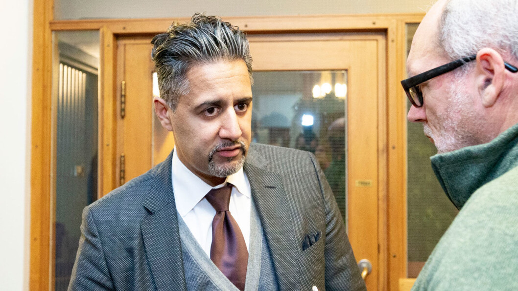 STANGER I BOMMEN: – Vi må erkjenne at det har gått for langt og at vi nå krever inn mer bompenger enn det befolkningen er villig til å betale, sier Abid Q. Raja. Foto: Fredrik Hagen / NTB scanpix STANGER I BOMMEN: – Vi må erkjenne at det har gått for langt og at vi nå krever inn mer bompenger enn det befolkningen er villig til å betale, sier Abid Q. Raja. Foto: Fredrik Hagen / NTB scanpix