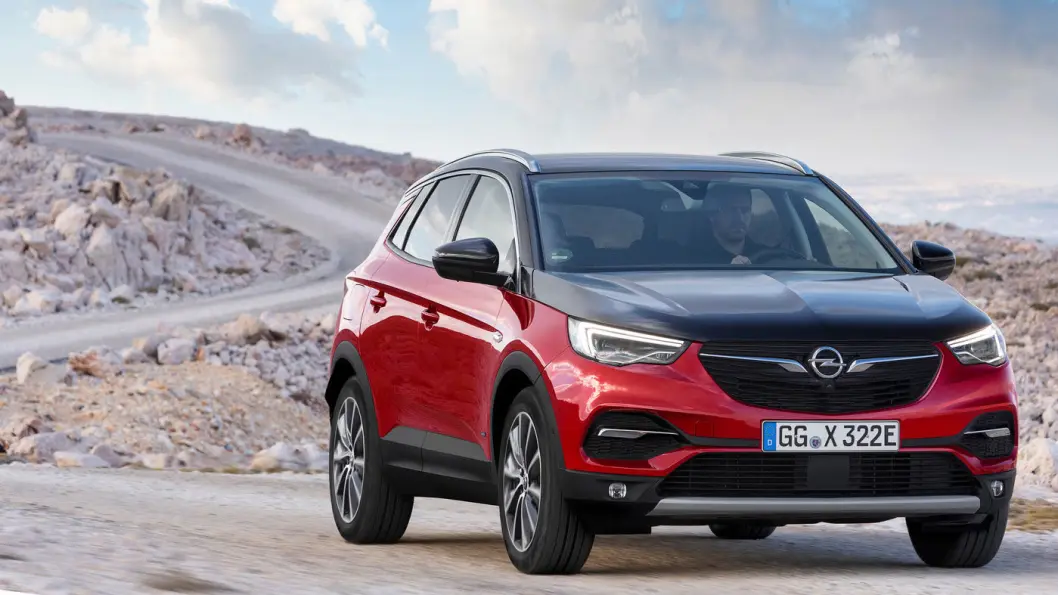 NY VÅR: Opel Grandland har levd et ganske anonymt liv blant kompakt-SUV-ene, men en fullstendig ny og norgesvennlig drivlinje vil gjøre den mer attraktiv. Foto: Opel NY VÅR: Opel Grandland har levd et ganske anonymt liv blant kompakt-SUV-ene, men en fullstendig ny og norgesvennlig drivlinje vil gjøre den mer attraktiv. Foto: Opel