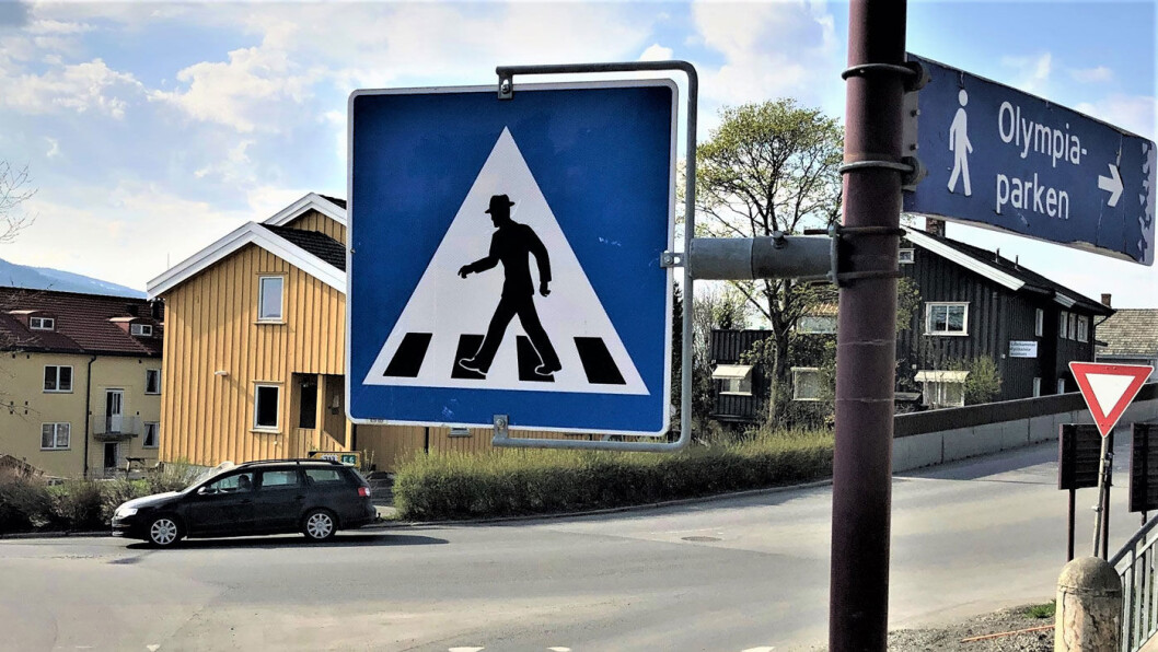 MANN MED HATT: Slik ser originalen ut. Den kan du fortsatt se mange steder. Men gradvis byttes den ut med en ny type. Foto: Geir Røed MANN MED HATT: Slik ser originalen ut. Den kan du fortsatt se mange steder. Men gradvis byttes den ut med en ny type. Foto: Geir Røed