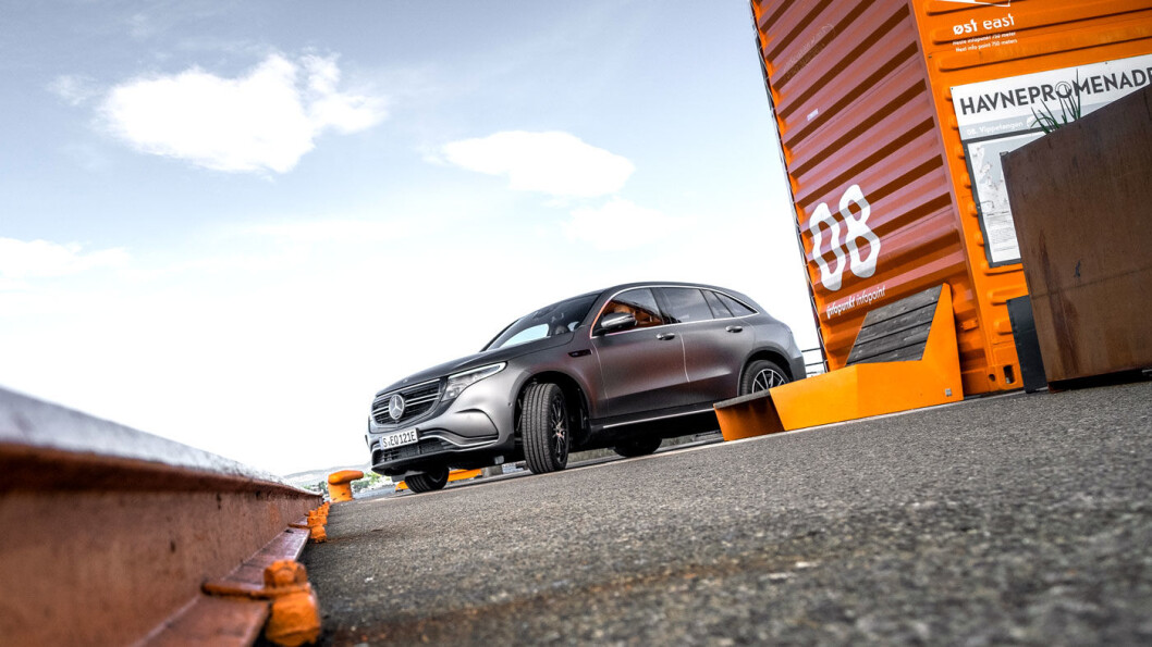 NYKOMMER: Slik ser den altså ut på norske veier, den nye elbilen til Mercedes, kalt EQC. Utseendet er umiskjennelig Mercedes, og selve karosseriformen er lik SUV-en GLC. Foto: Jon Terje Hellgren Hansen NYKOMMER: Slik ser den altså ut på norske veier, den nye elbilen til Mercedes, kalt EQC. Utseendet er umiskjennelig Mercedes, og selve karosseriformen er lik SUV-en GLC. Foto: Jon Terje Hellgren Hansen