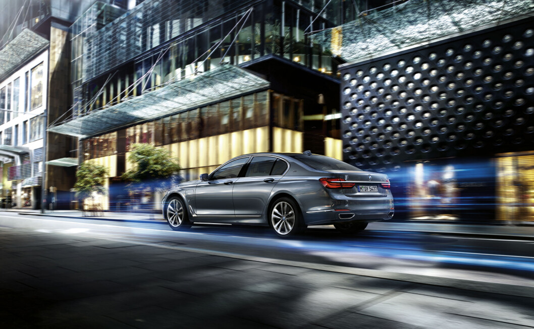 RØVERPRIS:BMW 740e kommer til Norge i august, har overflod av krefter, men får kraftig avgiftskutt fordi den har ladbart hybriddrivverk Foto: BMW RØVERPRIS:BMW 740e kommer til Norge i august, har overflod av krefter, men får kraftig avgiftskutt fordi den har ladbart hybriddrivverk Foto: BMW