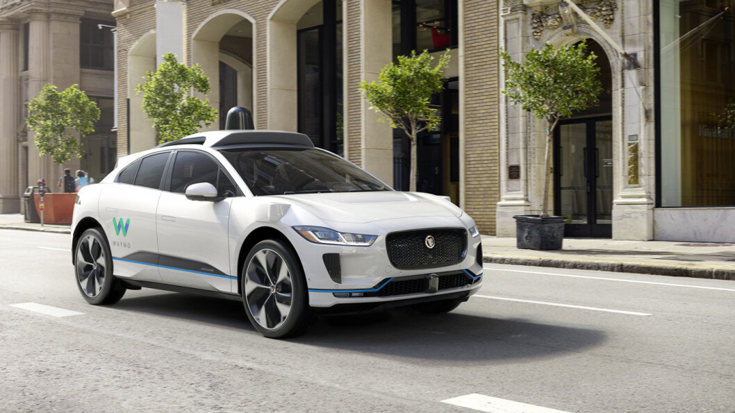 TESTER VIDERE: Slik blir Waymos selvkjørende Jaguar I-Pace. Waymo har testet selvkjørende biler i 10 år. – Det blir den største endringen vi kommer til å oppleve i våre liv, sier Ryan Powell, leder for brukeropplevelse ved Waymos forsknings- og utviklingsavdeling. Foto: Waymo TESTER VIDERE: Slik blir Waymos selvkjørende Jaguar I-Pace. Waymo har testet selvkjørende biler i 10 år. – Det blir den største endringen vi kommer til å oppleve i våre liv, sier Ryan Powell, leder for brukeropplevelse ved Waymos forsknings- og utviklingsavdeling. Foto: Waymo