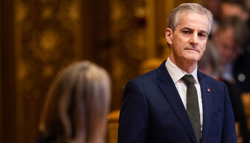 TROR PÅ SP-AVTALE: Ap-leder Jonas Gahr Støre vil ikke kritisere Sp for partiets dieselutspill. TROR PÅ SP-AVTALE: Ap-leder Jonas Gahr Støre vil ikke kritisere Sp for partiets dieselutspill.