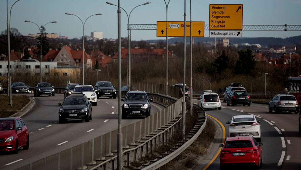 FÆRRE BETALER: En økende andel elbiler på Ring 3 og de andre veiene i Oslo gjør at inntektene blir mindre enn budsjettert – selv om antallet bommer mer enn dobles. Foto: Espen Røst