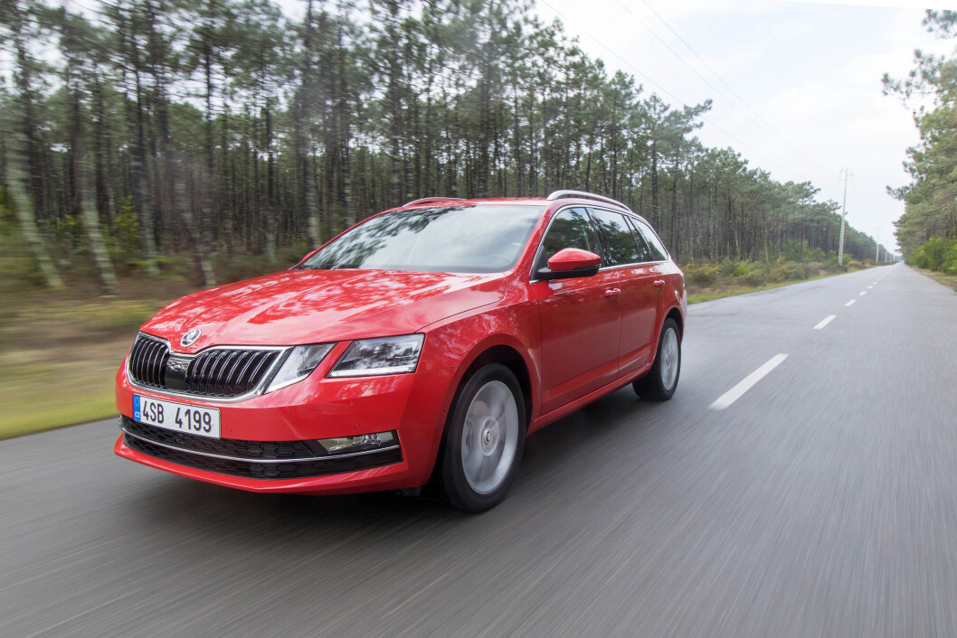 TILKOBLET: Med vinterpakken får Skoda Octavia også med to ekstra USB-innganger. TILKOBLET: Med vinterpakken får Skoda Octavia også med to ekstra USB-innganger.