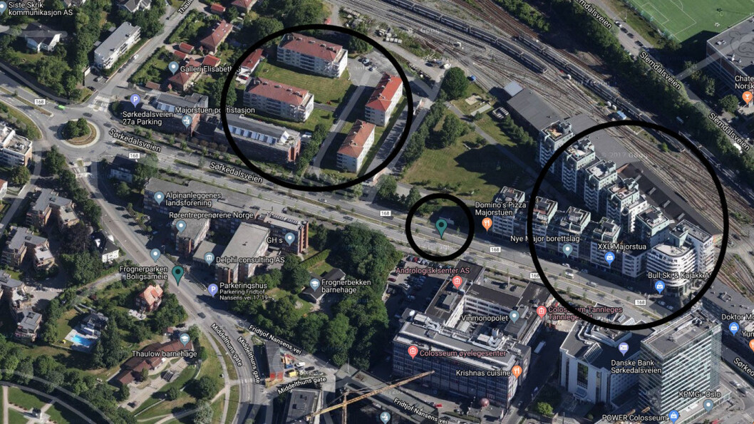 PROBLEMET: Uansett hvor de skal, må beboerne i Volvat borettslag (den store sirkelen t.v.) og beboerne i sameiene og borettslaget på Nye Major (den store sirkelen t.h.) alltid gjennom bomstasjonen (det grønne merket i den lille sirkelen). Årsaken er midtdelerne i Sørkedalsveien. (Faksimile fra Fjellinjen). PROBLEMET: Uansett hvor de skal, må beboerne i Volvat borettslag (den store sirkelen t.v.) og beboerne i sameiene og borettslaget på Nye Major (den store sirkelen t.h.) alltid gjennom bomstasjonen (det grønne merket i den lille sirkelen). Årsaken er midtdelerne i Sørkedalsveien. (Faksimile fra Fjellinjen).