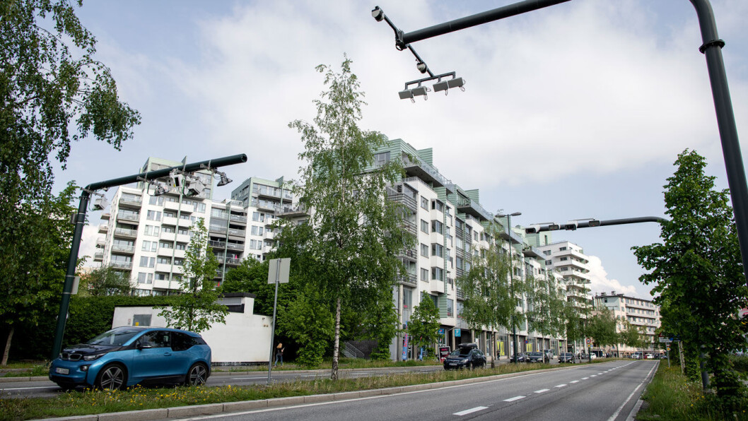 TRØBBEL I MIDTEN: Midtdeleren skaper trøbbel for beboerne og gjør at de må betale hver gang de forlater eiendommen sin. TRØBBEL I MIDTEN: Midtdeleren skaper trøbbel for beboerne og gjør at de må betale hver gang de forlater eiendommen sin.