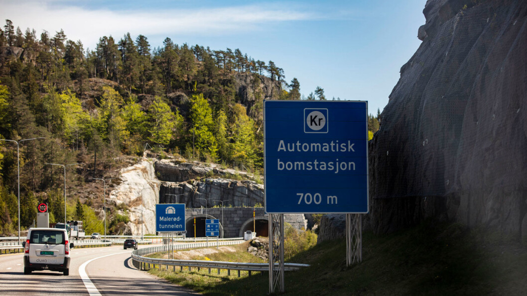HØY RENTE: Bompengeselskapenes renter er høyere enn rentene husholdningene har på boliglån. Renteutgiftene er de vi bilistene som betaler, som del av bompengesatsen. Foto: Geir Olsen HØY RENTE: Bompengeselskapenes renter er høyere enn rentene husholdningene har på boliglån. Renteutgiftene er de vi bilistene som betaler, som del av bompengesatsen. Foto: Geir Olsen