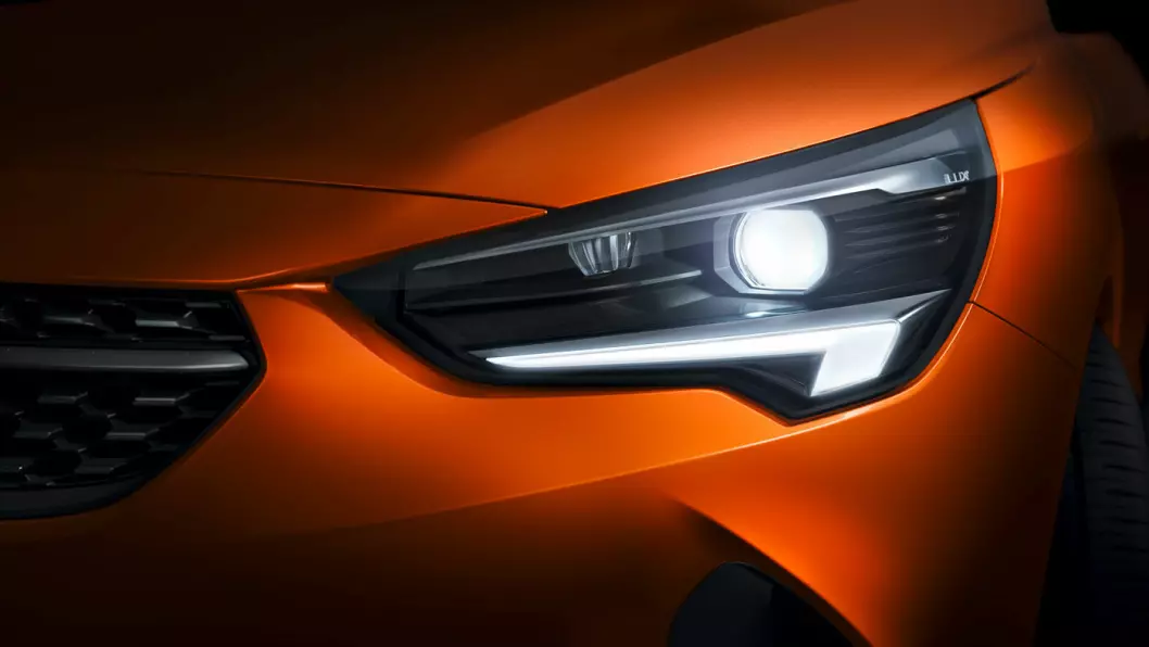 LYSGLIMT: Opel har alltid vært flinke med lys, og Opels adaptive, blendingsfire lyssystem blir standard i Corsa.